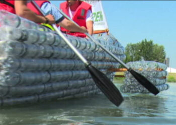  Începe Festivalul Înpoveste la Şauaieu. Cursă pe lac cu ambarcațiuni confecționate din materiale reciclabile