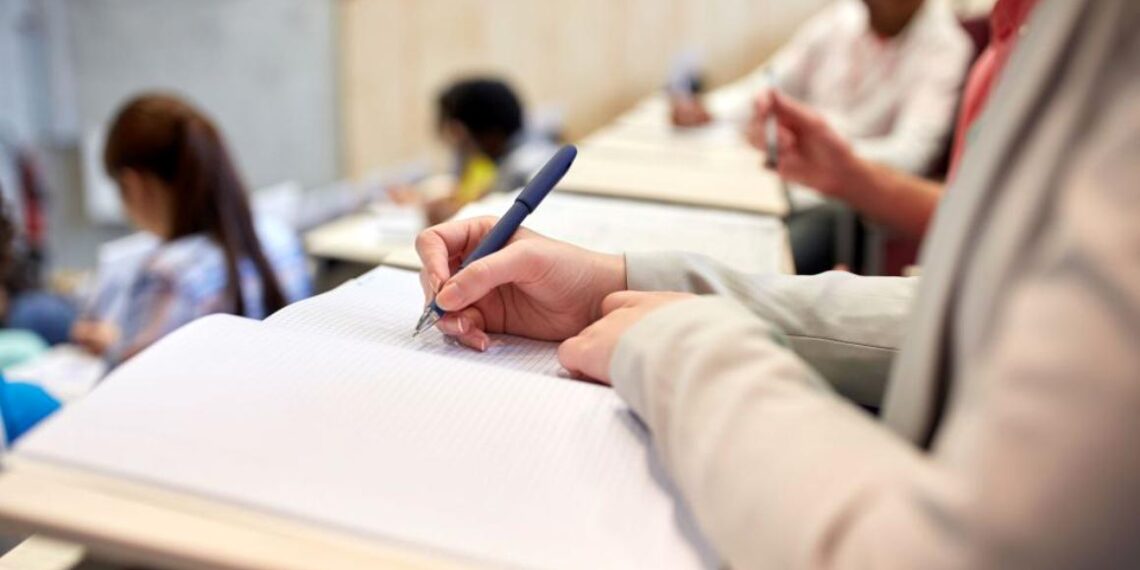 Examenul de primire în profesia de avocat a fost amânat de UNBR