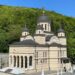 “Izvorul Tămăduirii” la Mănăstirea Izbuc. Ce se întâmplă în aceste zile la Călugări, la hramul mănăstirii