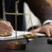 Imobil acordat în compensare prin hotărâre judecătorească: imposibilitatea executării obligaţiei, determinarea cuantumului despăgubirii | Jurisprudență ÎCCJ