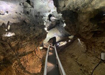 Bihorul are o nouă peșteră inedită  amenajată pentru vizitare. Cândva, acolo aveau loc anumite ritualuri. Au fost găsite pumnale de sacrificiu medievale