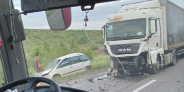 Șoferul care a provocat accidentul în care au murit  trei adulţi, bărbaţi, şi un adolescent era din Lazuri de Beiuș. Avea 39 de ani