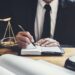 Acţiune având ca obiect plata onorariului avocaţial aferent serviciilor prestate în temeiul contractului de asistenţă juridică, anularea executării silite pe motivul imposibilităţii de determinare a creanţei￼