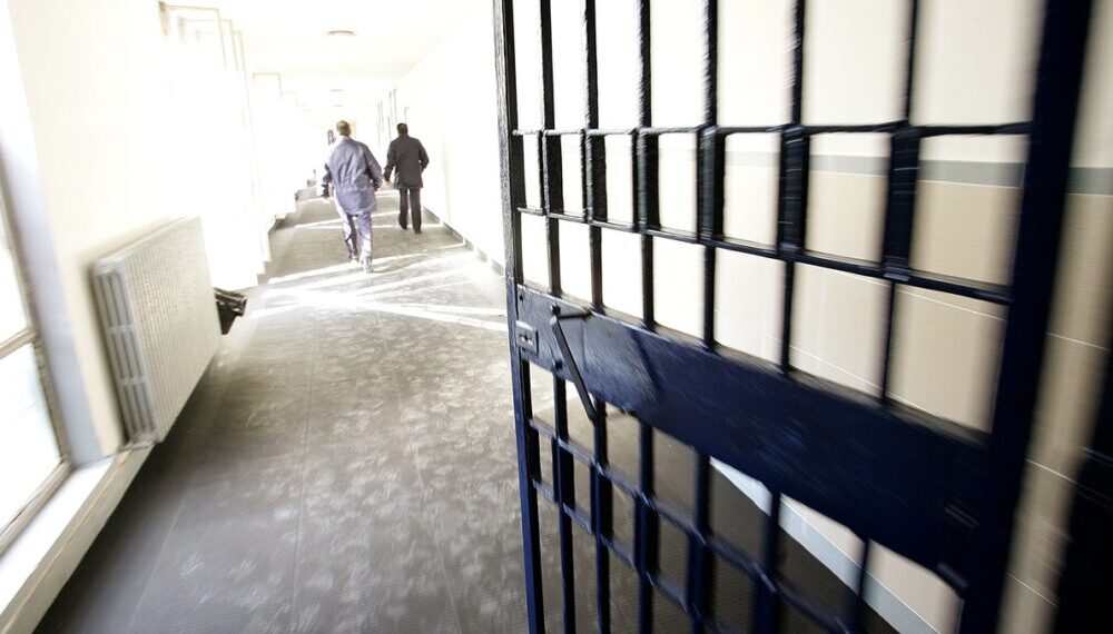 520 de  deținuți din Penitenciarul Oradea au vrut să voteze la Europarlamentare, 58 la locale