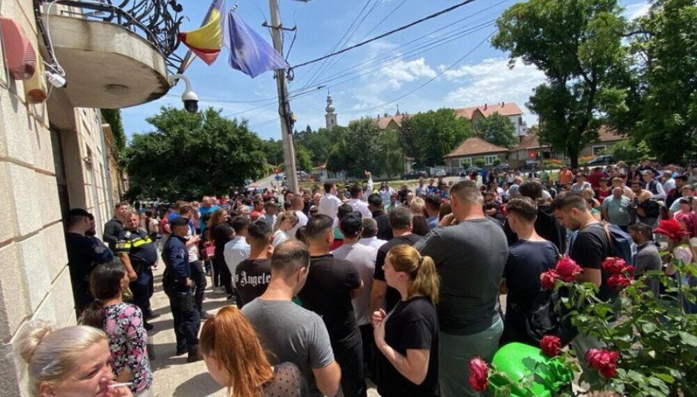 Fierbe Săcueni-ul. Azi se renumără voturile pentru postul de primar de Săcueni la Judecătoria Marghita. Beres Csaba a fost declarat câștigător de BEC la un vot