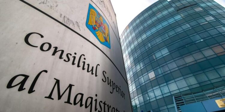 Concurs de eseuri pentru studenții de la drept organizat de CSM