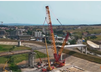 O firmă din Oradea a folosit cea mai mare macara din România  pentru ridicarea  grinzilor din beton pentru viaductul din Băile Felix, parte a Inelului Rutier Metropolitan