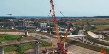 O firmă din Oradea a folosit cea mai mare macara din România  pentru ridicarea  grinzilor din beton pentru viaductul din Băile Felix, parte a Inelului Rutier Metropolitan