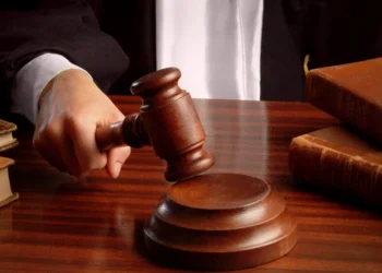 ÎCCJ a decis: instanţele de judecată nu pot lăsa neaplicată dezlegarea chestiunii de drept privitoare la aplicarea principiului mitior lex în materia întreruperii cursului prescripţiei răspunderii penale
