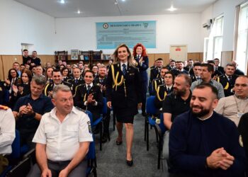 GALERIE.Polițiștii din Penitenciarul Oradea, distincții din partea comisarului șef de poliție penitenciară Ciprian Timiș