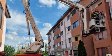 Beiușeanul salvat de paramedici după ce căzuse în casă de trei zile și nu mai răspundea la telefon