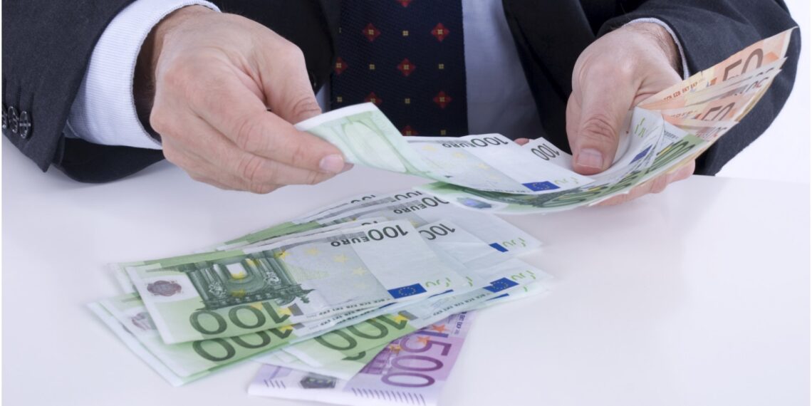 Guvernul a adoptat proiectul de lege privind salariul minim european