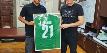 Fost campion cu CFR, salontanul Yasin Hamed, oaspetele primarului Torok. L-a felicitat după ce a promovat în prima ligă din Ungaria