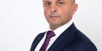 Exponentul unei familii de preoți, Sebastian Bursașiu, noul primar al Vașcăului