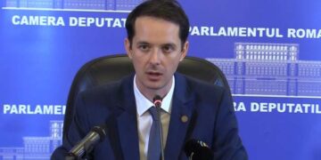 Fiul directorului Centrului Comunitar Evreiesc din Oradea, deputatul Cristian Seidler, candidat la șefia USR. A fost membru MENSA și e licențiat în Drept