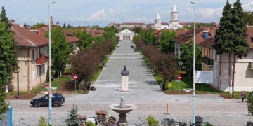 S-a înjunghiat în centrul Șteiului, în fața fostei iubite