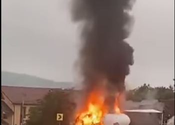 Un autocamion și un tir au ars violent pe DN 76 la Ceica