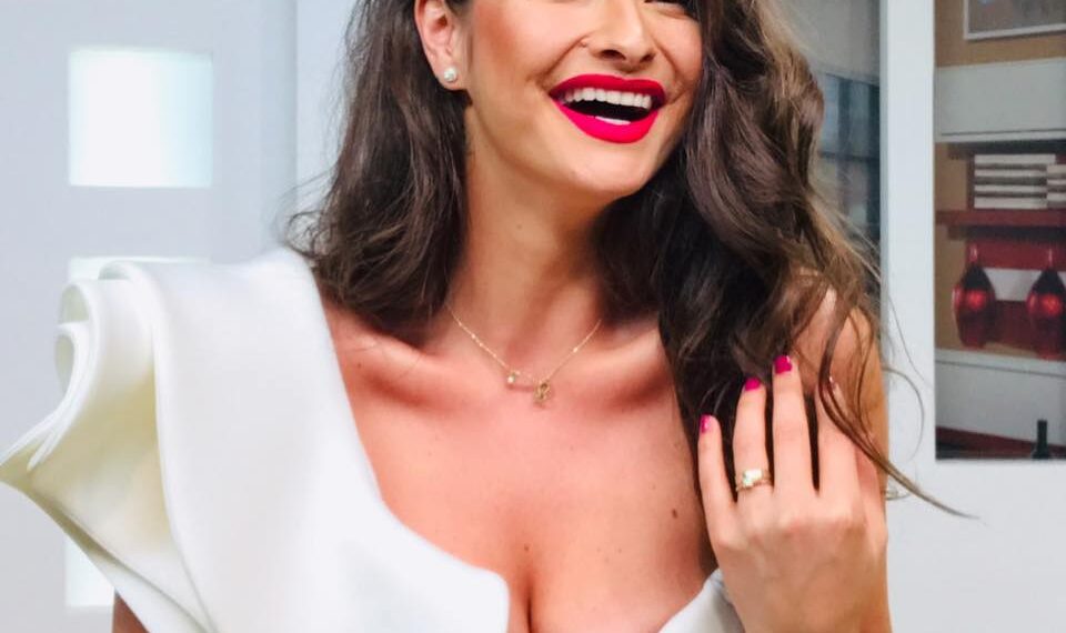 Orădeanca Adela Lupșe, primul model XXL, imaginea petrecerilor de swingeri, „isterica de la miezul nopții” o scoate pe Gabriela Cristea de pe post