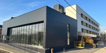Centrul balneologic Ștei, recepționat pe 24 iulie. Firma beiușeanului Horia Ban a terminat lucrările cu două luni mai repede. O clădire din anii 50 transformată în una modernă după o investiție de 28 milioane lei