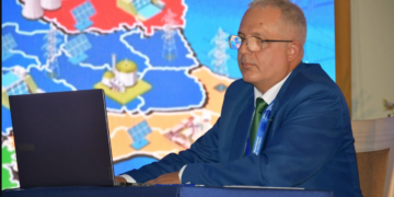 Fostul coleg de clasă a lui Bolojan, Franki Csaba cel mai bun electrician montare şi reparaţii instalaţii de distribuție MT şi JT din România. s-a întâlnit pe munte cu Președintele Iohannis