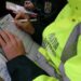 În cazul șoferilor sancționați contravențional ce sunt înregistrați de către polițist în timp ce refuză să primească procesul-verbal se consideră că procedura comunicării a fost îndeplinită pe loc