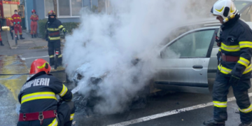 Un autoturism aflat în mers a luat foc pe o stradă din Oradea