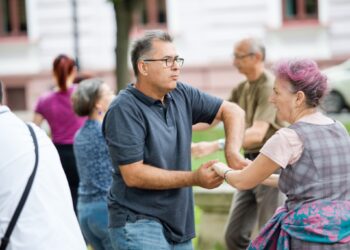 Serile de joi,  în pași de dans în Parcul Libertății din Oradea