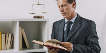 O nouă profesie juridică: asistentul judecătorului. Legea e gândită ca fiecare judecător să aibă un asistent