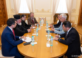 Szabó Ödön, președintele executiv al UDMR Bihor, vizită surpriză la Palatul Patriarhiei împreună cu  Ambasadorul Ungariei la București și cu Secretarul de Stat pentru Culte și Naționalități de la Budapesta