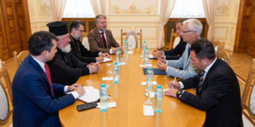 Szabó Ödön, președintele executiv al UDMR Bihor, vizită surpriză la Palatul Patriarhiei împreună cu  Ambasadorul Ungariei la București și cu Secretarul de Stat pentru Culte și Naționalități de la Budapesta