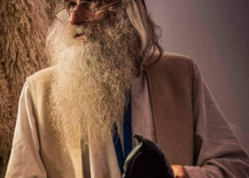 Singurul opincar care a reușit să-l încalțe  pe Regele Carol al III-lea al Marii Britanii, pe Președintele Franței și pe președinții României vine la SculptFest Căbești