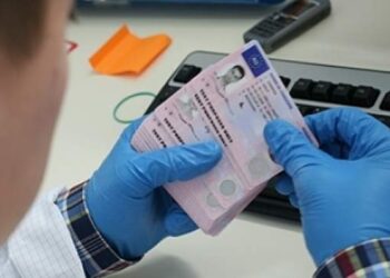 20 de inculpați, între care angajați ai Ministerului Afacerilor Interne, instructori și administratori ai unor școli de șoferi, trimiși în judecată într-un dosar privind fapte de corupție legate de eliberarea permiselor de conducere