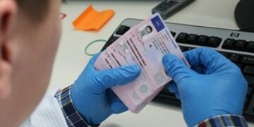 20 de inculpați, între care angajați ai Ministerului Afacerilor Interne, instructori și administratori ai unor școli de șoferi, trimiși în judecată într-un dosar privind fapte de corupție legate de eliberarea permiselor de conducere
