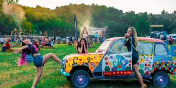 SculptFest 2024, activități inedite de foraging,olărit, opincărit, confecționare de măști tradiționale, încondeiat ouă