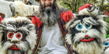 Dă viață măștilor tradiționale.Un om de poveste vine la SculptFEST