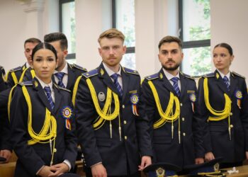 Orădeanul Alex Ionuț Ghenț, șef de promoție la  Academia de Poliție „Alexandru Ioan Cuza” va lucra la Penitenciarul Oradea. A absolvit LTB Emanuel și a luat 10 la Bac în 2021.”Sigur nu aș fi reușit fără ajutorul lui Dumnezeu”