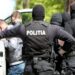 Doi bărbați arestați sub acuzații de contrabandă cu arme vândute online