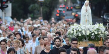 Procesiune cu mii de oameni la Oradea. Pe străzile orașului vor  fi purtate Statuia Sfintei Fecioare Maria de la Fatima și Icoana Sfintei Fecioare Maria Regina Familiei Franciscane