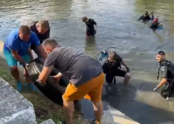 Scafandri din clubul unde practică scufundări vip-urile orașului, acțiune voluntară de ecologizare a Crișului Repede