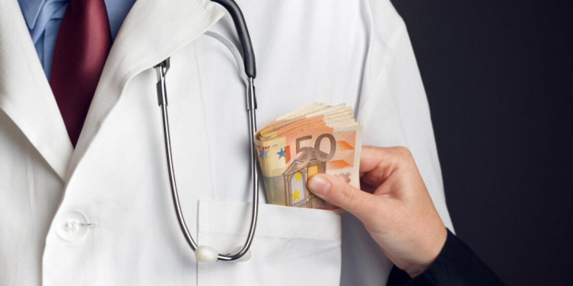 Percheziții la Oncologie. Șase medici oncologi, audiați  după ce ar fi cerut mită de la pacienți