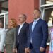 Senatorul Florian Bodog, prim-ajutor pentru o fetiță de la Onisifor Ghibu. I s-a făcut rău la festivitatea de deschidere a noului an școlar