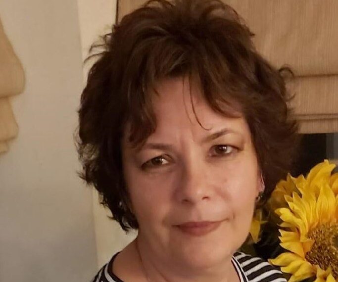 „Speranța nu urcă niciodată cu liftul” , cartea medicului-scriitor  orădean, Simona Mihuțiu, publicată în Spania la editura Círculo Rojo, prezentată la Institutul Cultural Român de la Madrid