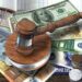 ÎCCJ: instanţa de executare stabileşte dobânzi, penalităţi sau alte sume care se cuvin de plin drept creditorului şi în cazul în care acesta solicită penalităţi de întârziere prevăzute în contract