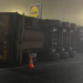 Tir cu 200 de mașini de spălat, rasturnat între Oradea si Cluj
