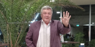 Orădeanul care a fost coleg de banca, în liceu, cu Gabriel Cotabita:Sunt convins că ai întâmpinat râzând ”personajul cu coasa”! Parcă te și aud : ”Madam .. fă pași” R.I.P