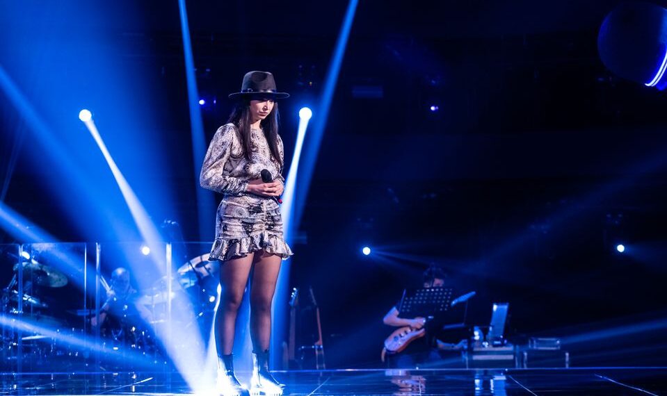 Video. Narcisa Badea, tânără din Salonta, care a încins scena  la Vocea României cu „Highway to hell”