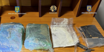 Au găsit 2,5 kg de cocaina  în zona de iluminat a mașinii unui bihorean de 28 de ani. Încerca sa intre în țară prin Borș