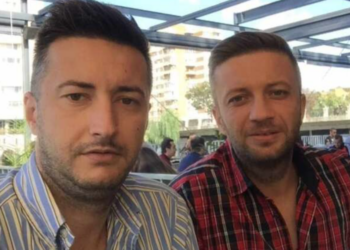 Polițistul Valentin Potre, judecat pentru trafic de influenţă, furt, şantaj, instigare la  fals în înscrisuri sub semnătură privată după ce fratele sau a intrat în casa unui om de afaceri de unde a luat:6.000 de lei, un colier, o brăţară şi un ceas