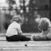 Tragedie din joaca la Oradea. O fetiță de 7 ani și-a înjunghiat frățiorul care a murit la spital.Mama și bunica, achitate