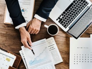 Elevii și studenții care lucrează vor fi scutiți de CASS